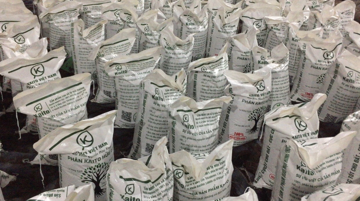 PHÂN BÓN ĐẤT TRỒNG CÂY 100% HỮU CƠ THIÊN NHIÊN BAO 10KG PHÂN BÓN ĐẤT TRỒNG CÂY 100% HỮU CƠ THIÊN NHIÊN BAO 10KG